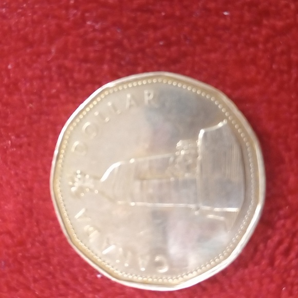 Two different one dollar Canadian one dollar coin - Picture 4 of 4